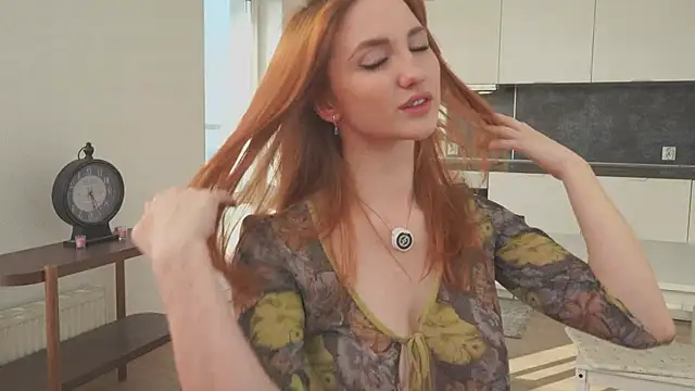 EsmaCrumbley online show from October 22, 4:39 am