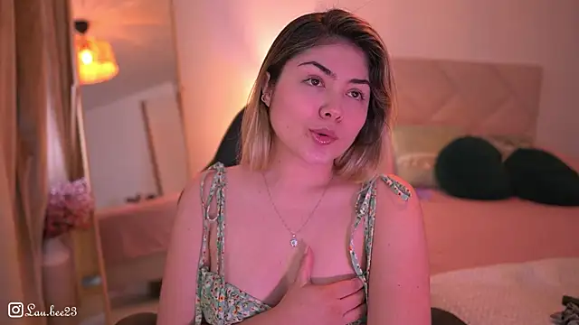 Lau Bee online show from November 16, 5:35 pm