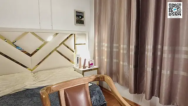 carolineamber  online show from September 24, 2:32 am