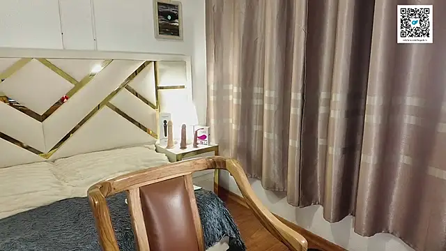 carolineamber  online show from October 5, 1:54 am