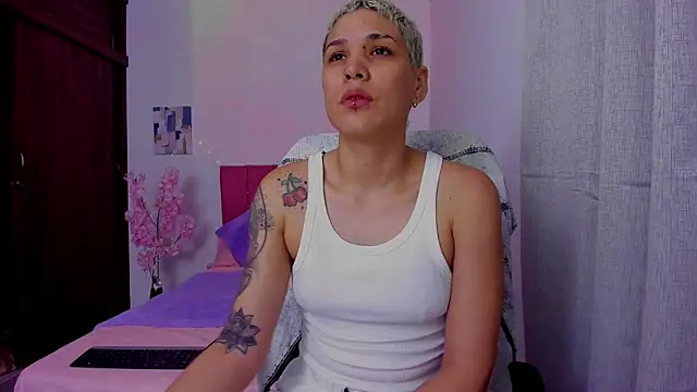 Snapshot of Charlee_pink chatting on September 28, 1:12 am Charlee pink online show from September 28, 1:12 am