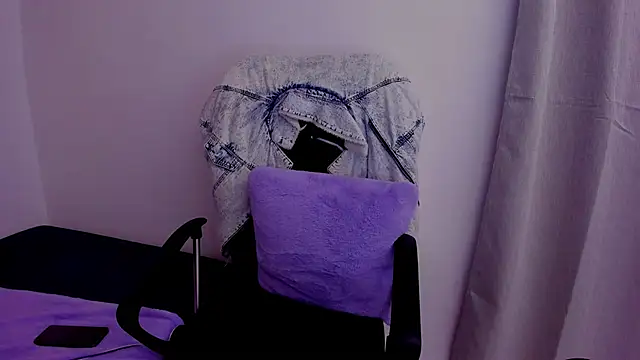 Snapshot of Charlee_pink chatting on October 5, 11:54 pm Charlee pink online show from October 5, 11:54 pm