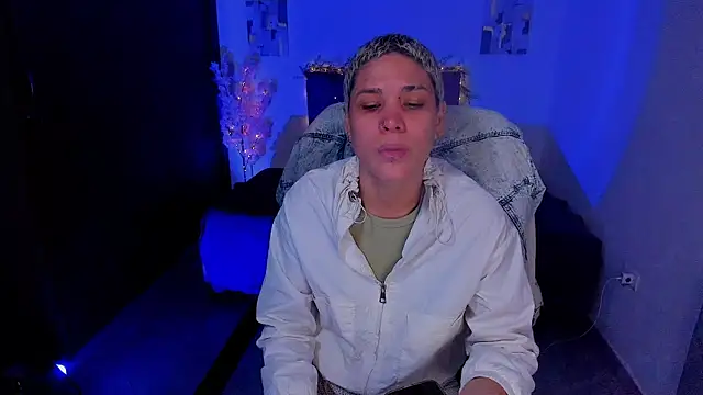 Snapshot of Charlee_pink chatting on October 9, 1:59 pm Charlee pink online show from October 9, 1:59 pm