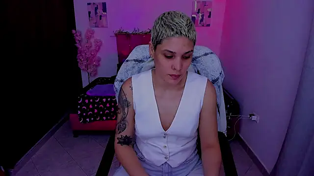 Snapshot of Charlee_pink chatting on October 7, 12:37 am Charlee pink online show from October 7, 12:37 am