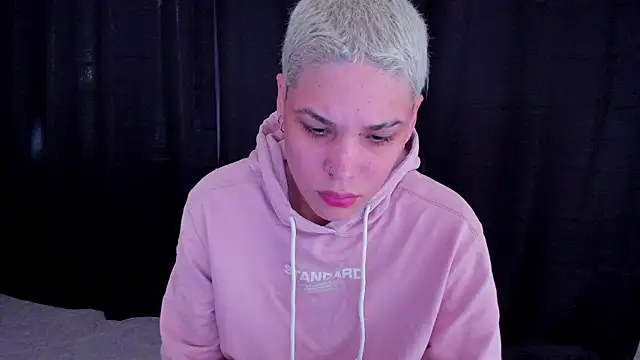 Snapshot of Charlee_pink chatting on September 12, 6:04 pm Charlee pink online show from September 12, 6:04 pm