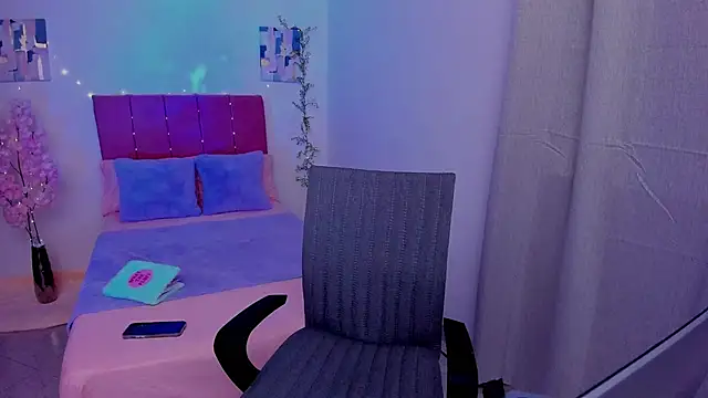 Snapshot of Charlee_pink chatting on September 22, 12:53 am Charlee pink online show from September 22, 12:53 am