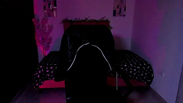 Snapshot of Charlee_pink chatting on October 8, 12:53 pm Charlee pink online show from October 8, 12:53 pm