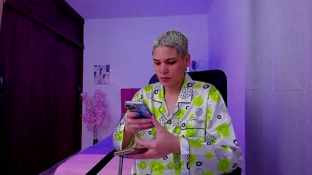 Snapshot of Charlee_pink chatting on September 25, 11:20 am Charlee pink online show from September 25, 11:20 am