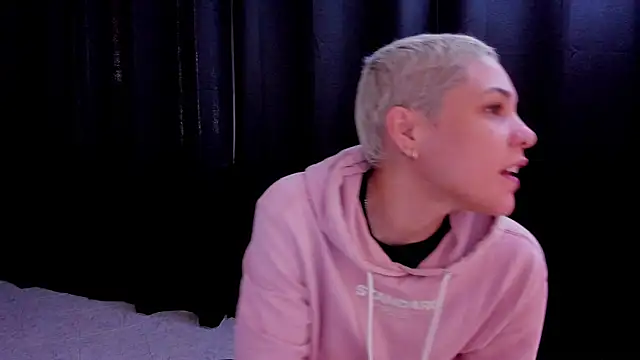 Snapshot of Charlee_pink chatting on September 20, 3:43 pm Charlee pink online show from September 20, 3:43 pm