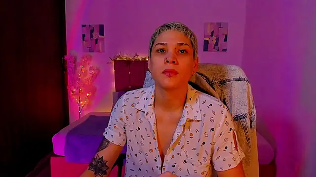 Snapshot of Charlee_pink chatting on October 13, 6:10 pm Charlee pink online show from October 13, 6:10 pm