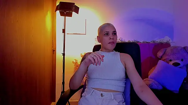 Charlee pink online show from April 15, 10:32 pm