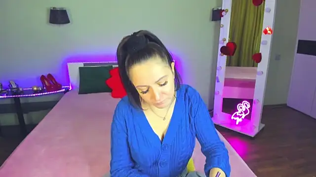 Snapshot of AngellLika chatting on October 18, 12:52 pm AngellLika online show from October 18, 12:52 pm