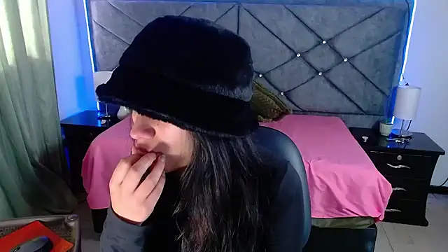 Snapshot of Julietacollins06 chatting on September 19, 1:32 pm Julietacollins06 online show from September 19, 1:32 pm