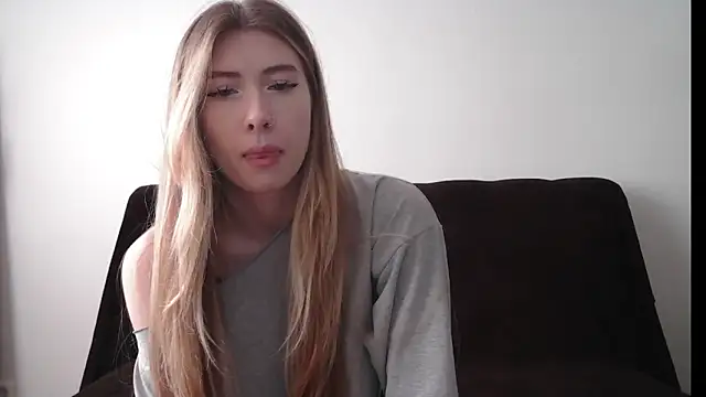 Snapshot of ErikaShyy chatting on September 23, 12:03 pm ErikaShyy online show from September 23, 12:03 pm
