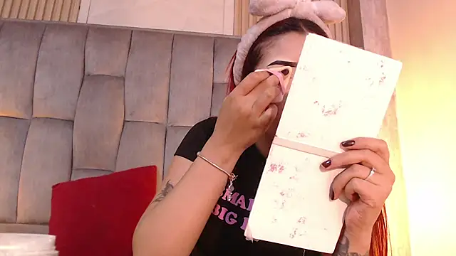 Mia Rinn online show from February 18, 1:10 pm