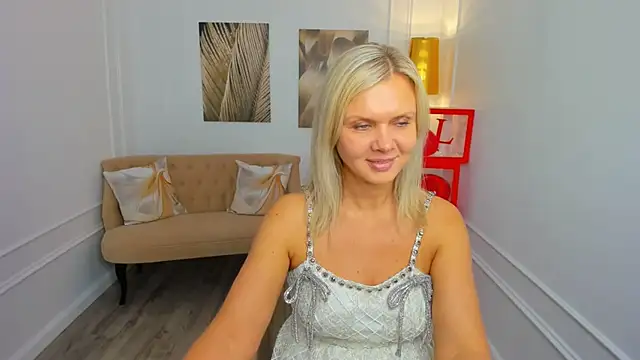 AgathaKlouin online show from February 23, 12:26 pm