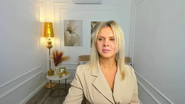 AgathaKlouin online show from March 24, 7:30 pm