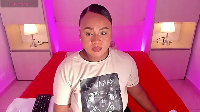 EmilyyStuart online show from March 19, 3:55 am