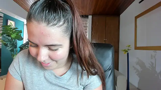 Lyssa Muller online show from December 4, 3:24 pm