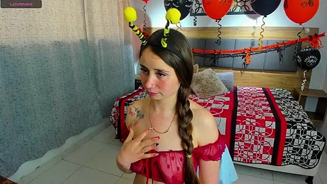 Snapshot of martina_lujann chatting on October 6, 1:39 pm martina lujann online show from October 6, 1:39 pm