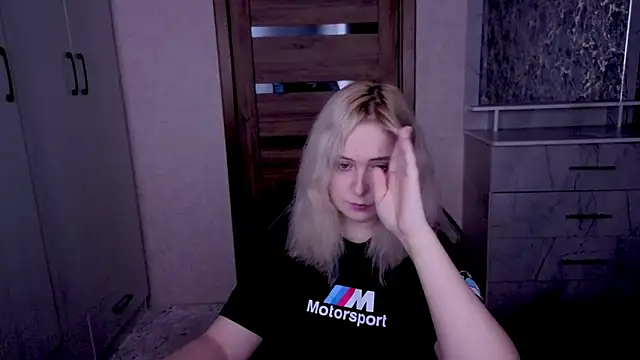 Kristy-Max online show from April 5, 8:41 pm