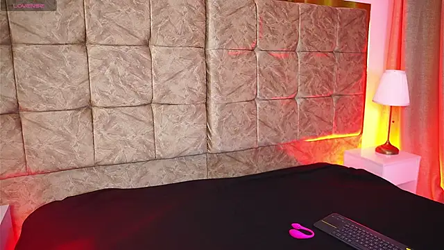 ashleyvalirya online show from February 20, 4:00 am