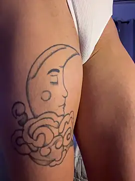 xMirana  online show from November 19, 8:25 am