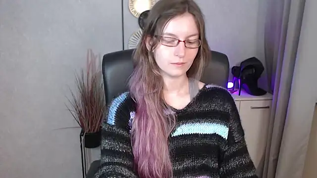 emmaxDelight online show from September 22, 5:39 am