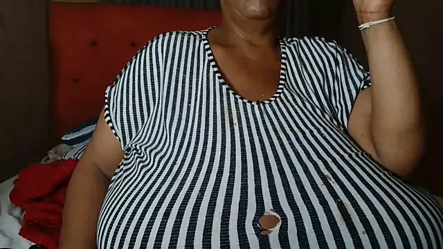 tinagiant online show from April 18, 7:29 pm