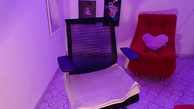 Snapshot of VenussTits97 chatting on October 28, 4:57 pm VenussTits97 online show from October 28, 4:57 pm