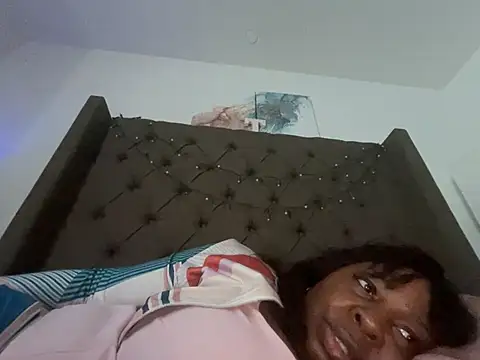 XXXLollipopsJuicy online show from April 30, 10:25 pm
