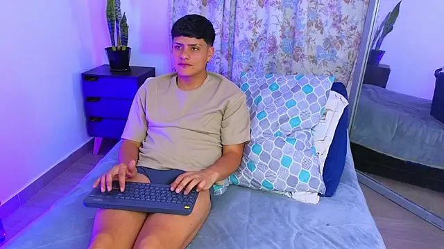 Snapshot of LilithAndJacob chatting on September 25, 8:28 pm LilithAndJacob online show from September 25, 8:28 pm