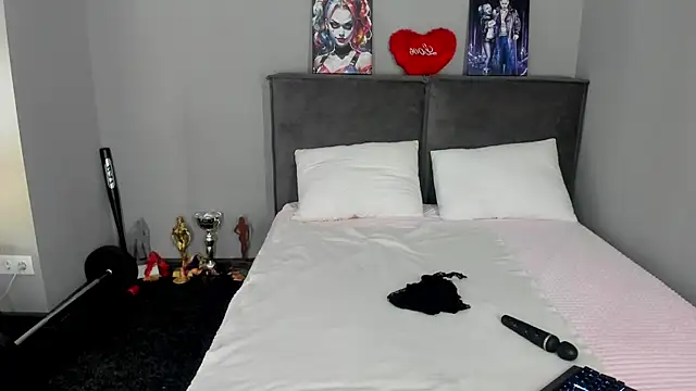 MuscleXXXBarbie online show from April 8, 9:00 am