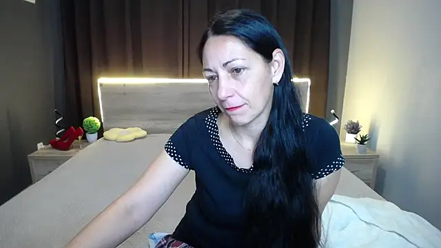 Snapshot of LiluGrants chatting on October 8, 6:12 pm LiluGrants online show from October 8, 6:12 pm