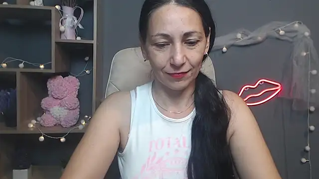 Snapshot of LiluGrants chatting on September 20, 6:17 pm LiluGrants online show from September 20, 6:17 pm
