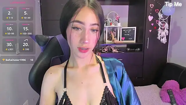 Snapshot of Emilytafur chatting on October 3, 8:03 pm Emilytafur online show from October 3, 8:03 pm
