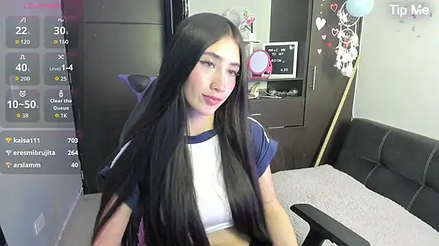 Snapshot of Emilytafur chatting on October 8, 10:36 pm Emilytafur online show from October 8, 10:36 pm