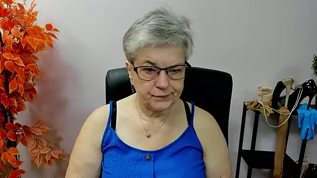 Snapshot of IrisDream chatting on October 7, 6:40 am IrisDream online show from October 7, 6:40 am