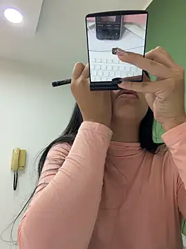 iiris  online show from December 17, 4:00 pm