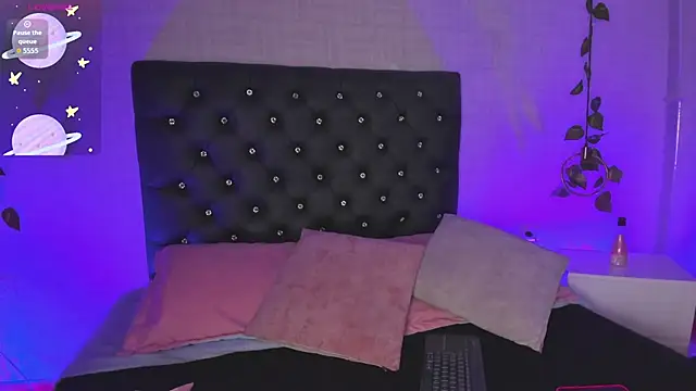 ZoeHarris online show from February 11, 7:37 pm