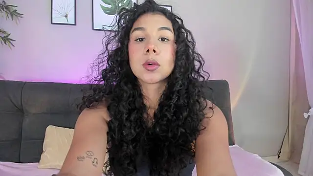 candyy bella online show from October 28, 7:30 pm