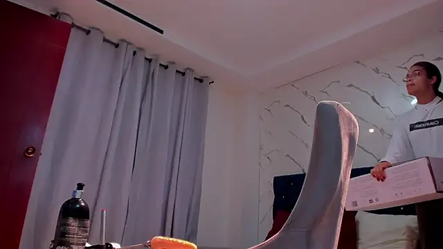 Snapshot of evelyn_wine chatting on October 8, 7:40 pm evelyn wine online show from October 8, 7:40 pm