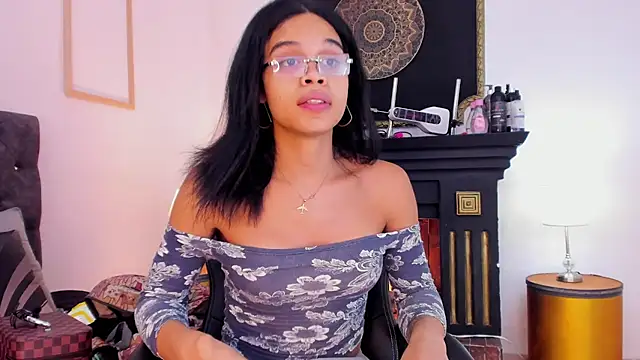 evelyn wine online show from July 16, 8:35 pm