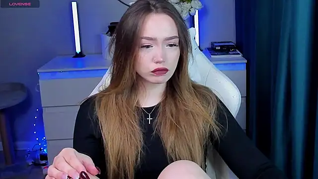 Evia r0se online show from November 4, 9:47 am