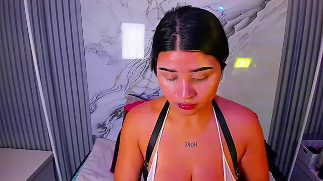 venusowen  online show from March 12, 1:47 pm