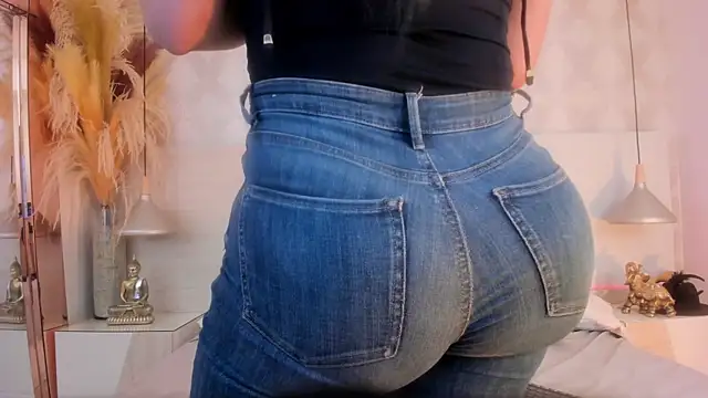 IvannaAnggel online show from January 9, 1:37 pm