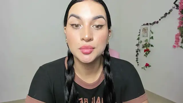 Emic  online show from November 5, 3:50 pm