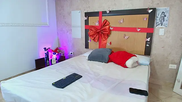 mialopez52 online show from February 4, 6:55 pm