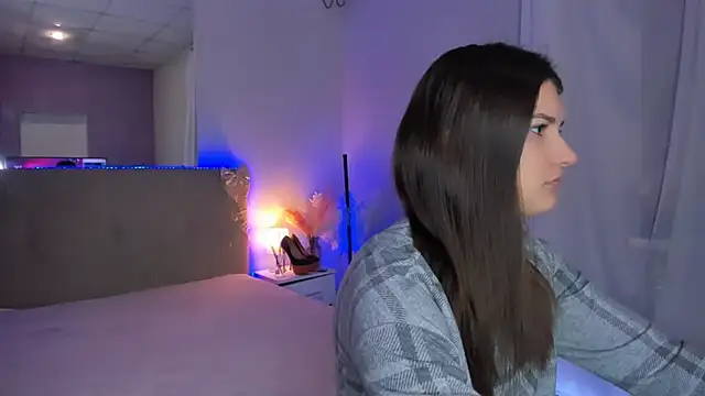 Laura Leee online show from February 15, 6:05 am