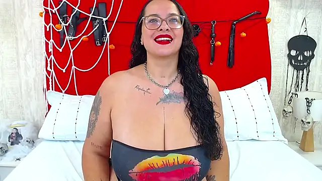 KarllaWalker online show from October 16, 1:58 pm